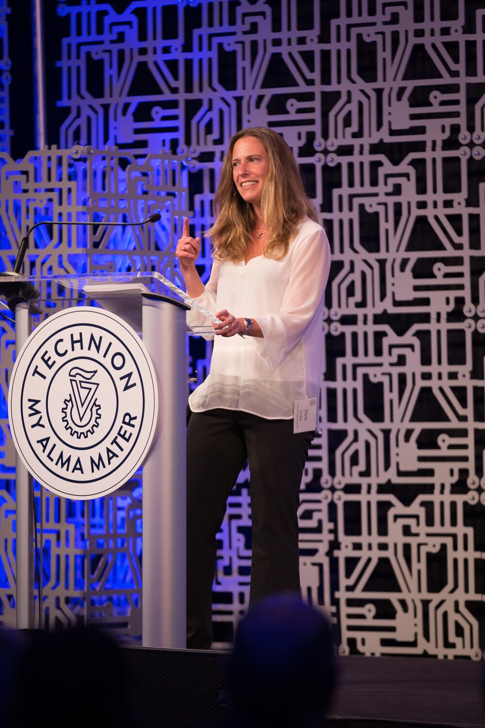Ilana Golan accepting an award at Technion